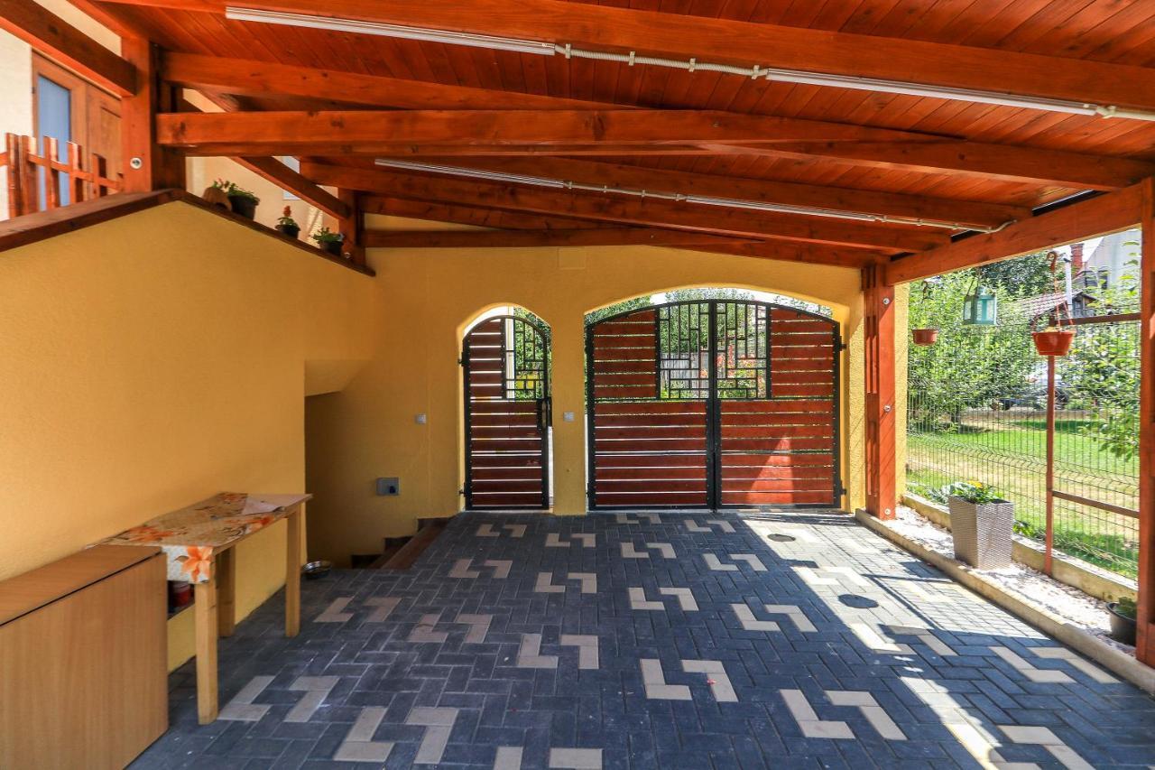 סיביו Nikas Apartment מראה חיצוני תמונה
